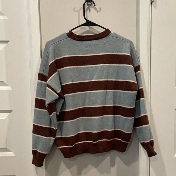 DAZY stripped sweater size medium - Picture 2 of 3